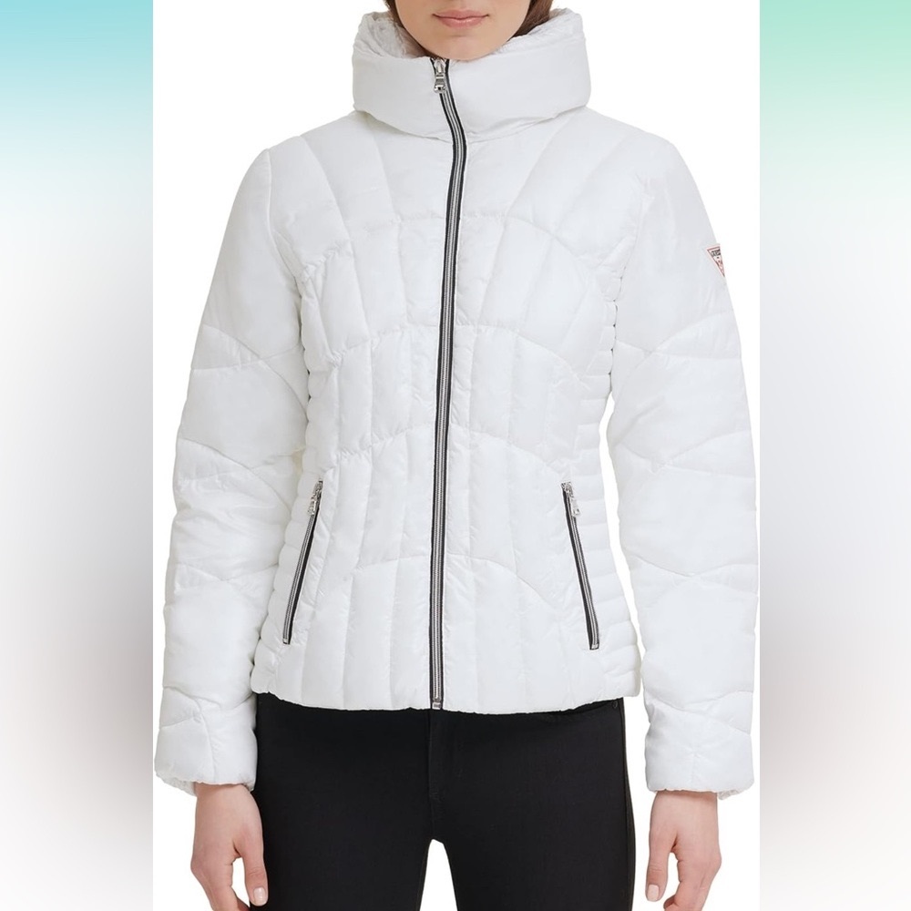 Like new GUESS puffer jacket. Size M